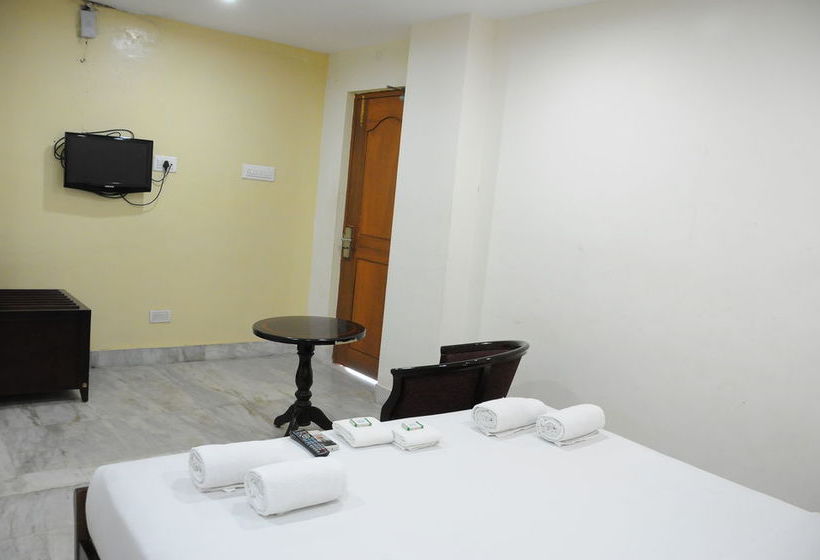 پانسیون Lloyds Serviced Apartments, Near Music Academy