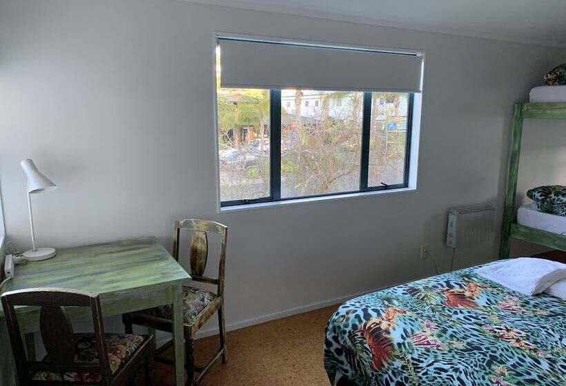 旅馆 Peppertree Lodge & Backpackers