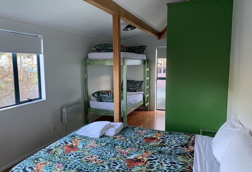 旅馆 Peppertree Lodge & Backpackers