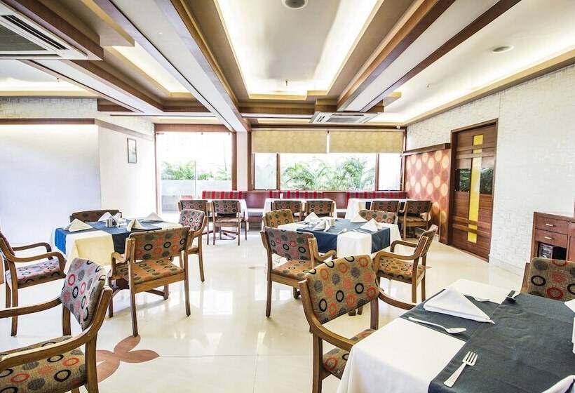 אתר נופש Fabhotel Amrit Residency