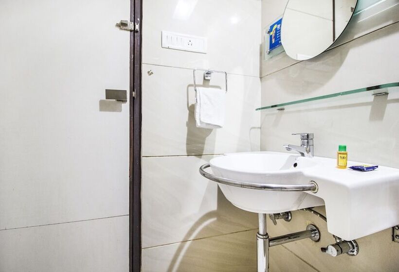 אתר נופש Fabhotel Amrit Residency