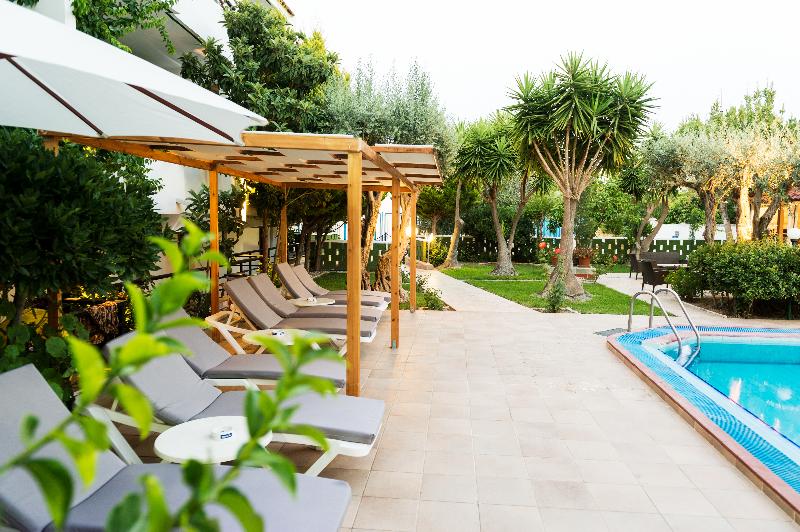 Terinikos Sunny Garden Hotel Junior Suites