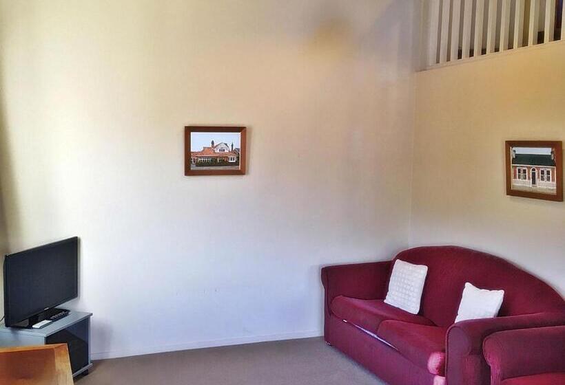 Woodlands Motels And Apartments