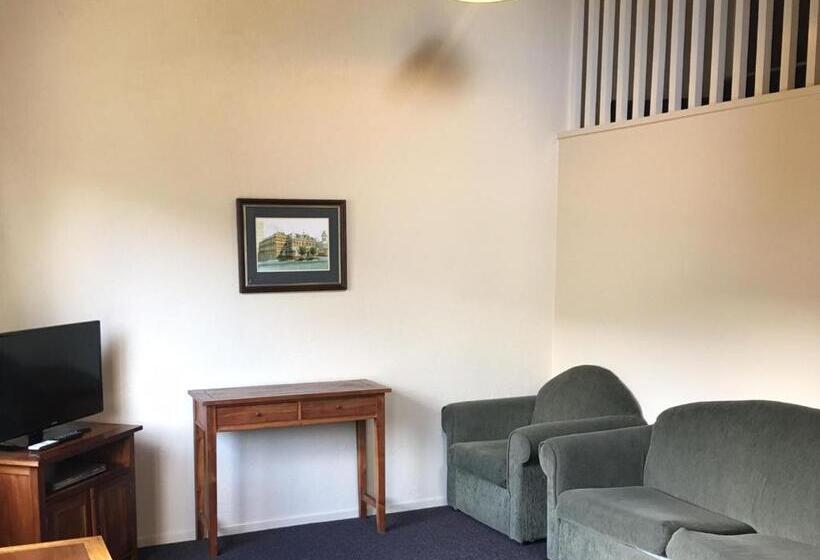 Woodlands Motels And Apartments