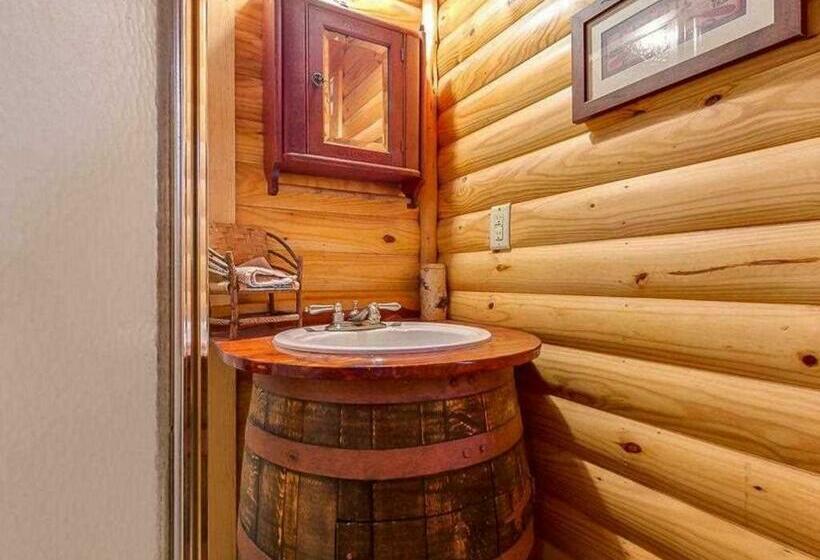 צימר Last Outpost Cedar Loft