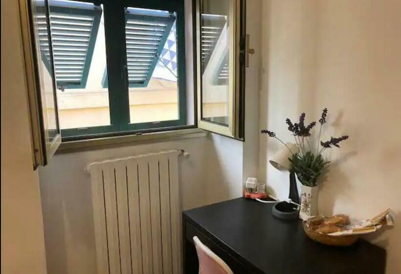 ベッドアンドブレックファースト Cheerful Room, Sharing Kitchen In A Cosy Family Art House, Ideal For One Person Or Couple