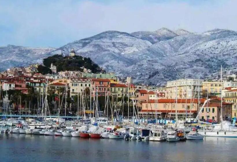 ベッドアンドブレックファースト Cheerful Room, Sharing Kitchen In A Cosy Family Art House, Ideal For One Person Or Couple