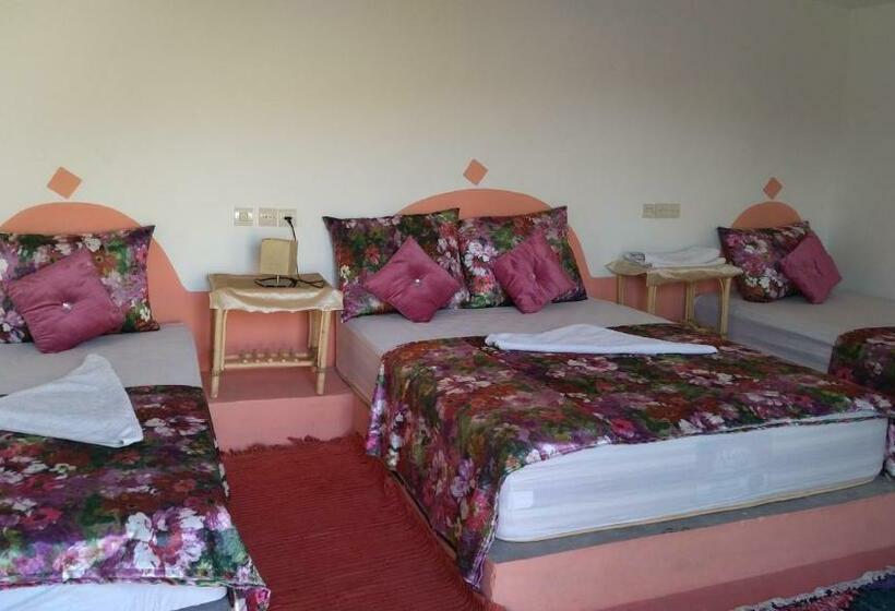 تختخواب و صبحانه Dar Aya With Suimming Pool