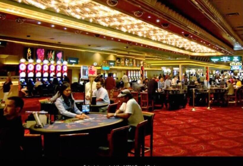 Jet Luxury Elite At The Signature