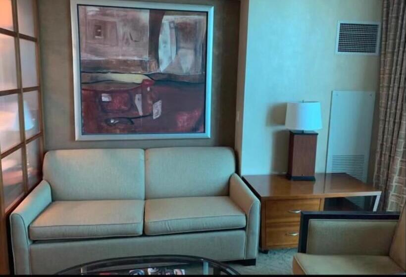 Jet Luxury Elite At The Signature