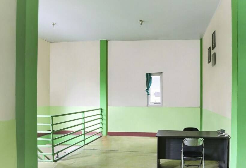 ホテル Oyo 90825 Lizha 2