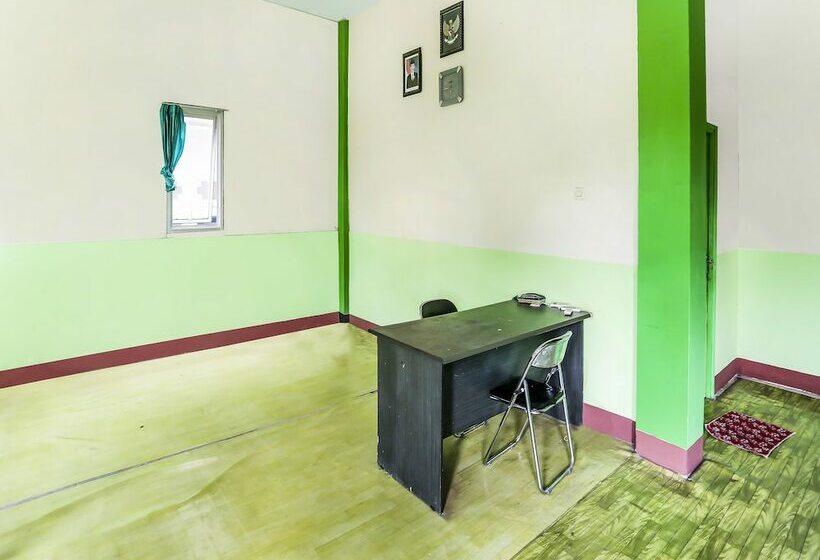 ホテル Oyo 90825 Lizha 2