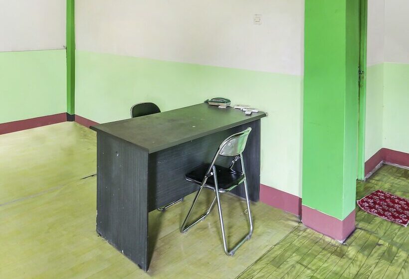 ホテル Oyo 90825 Lizha 2