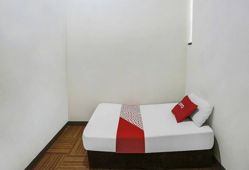 ホテル Oyo 90825 Lizha 2