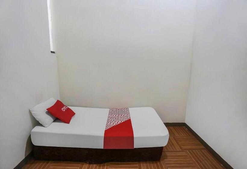 ホテル Oyo 90825 Lizha 2