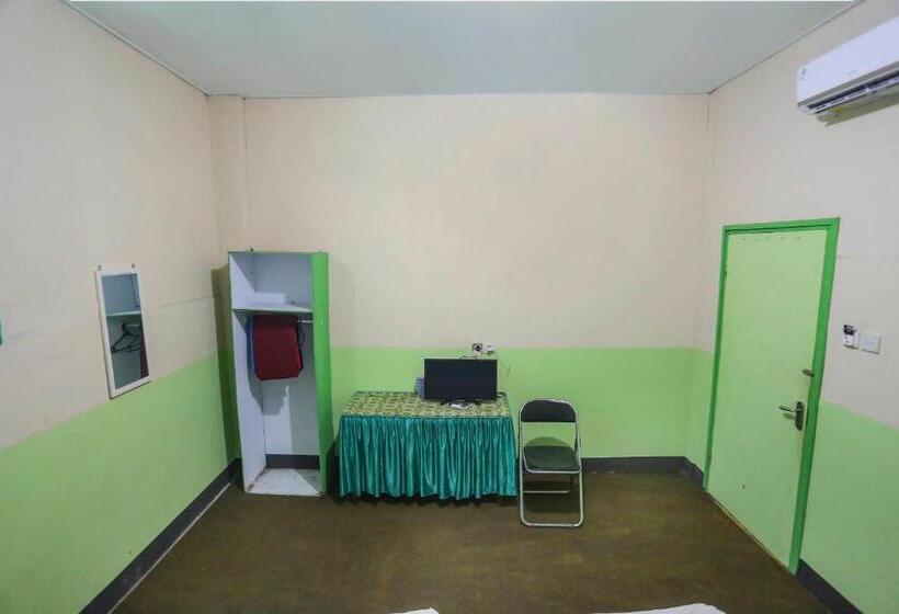 ホテル Oyo 90825 Lizha 2