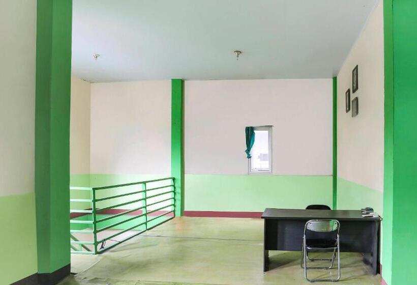 ホテル Oyo 90825 Lizha 2