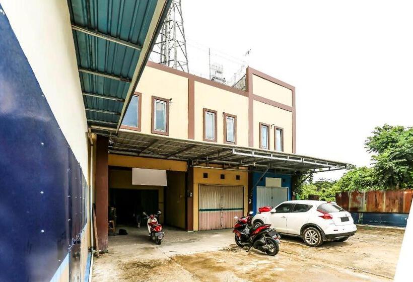 ホテル Oyo 90825 Lizha 2