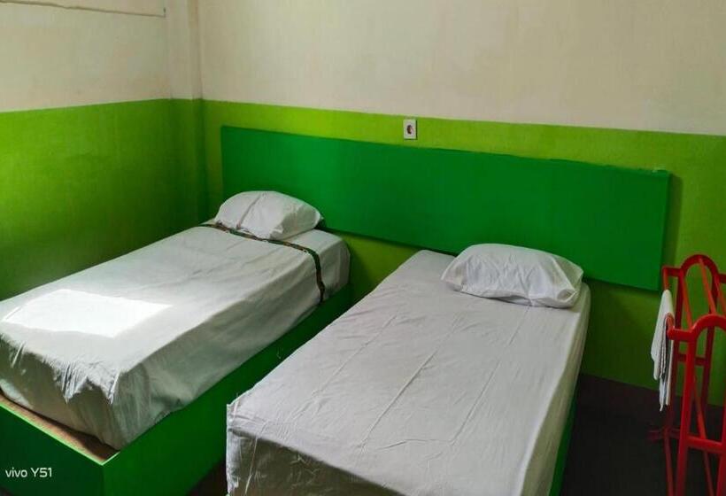 ホテル Oyo 90825 Lizha 2