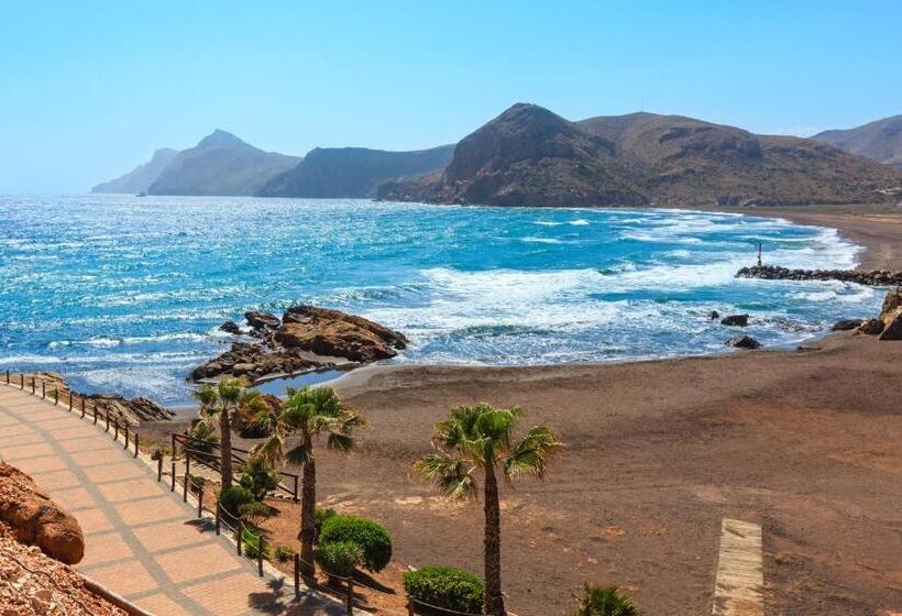 فندق Portmán