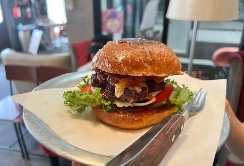 Labkoff Cafe And Hostel