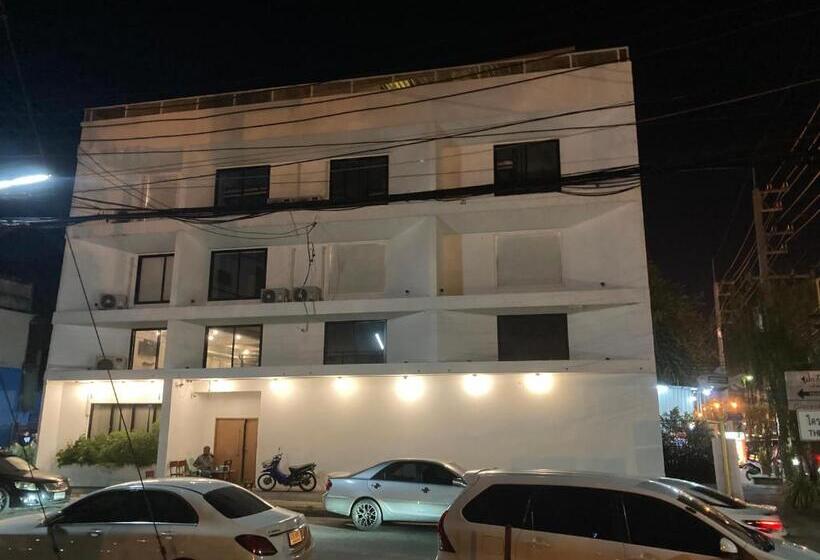 Labkoff Cafe And Hostel