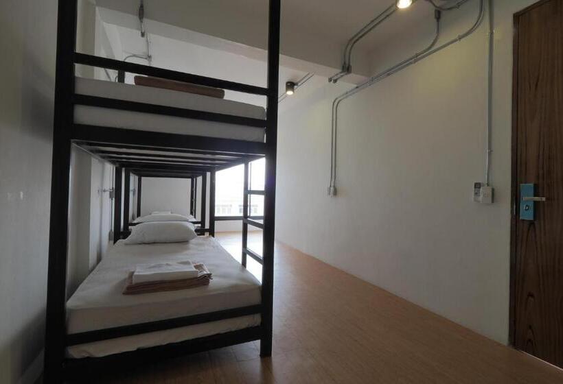 Labkoff Cafe And Hostel