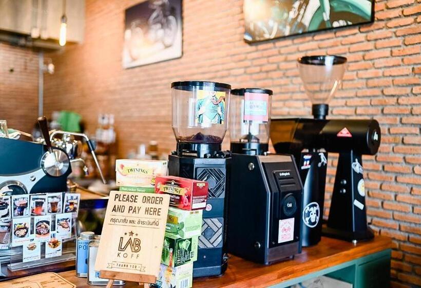 Labkoff Cafe And Hostel