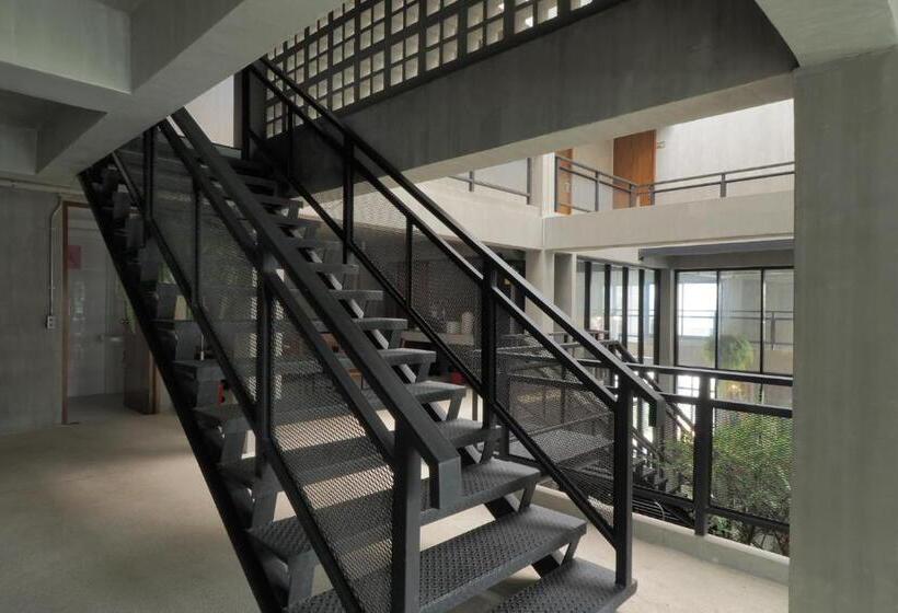 Labkoff Cafe And Hostel