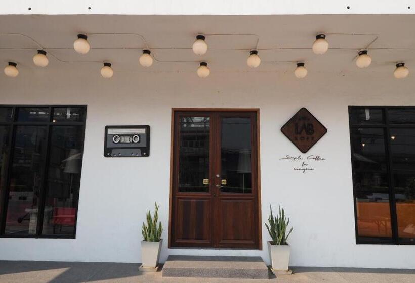 Labkoff Cafe And Hostel