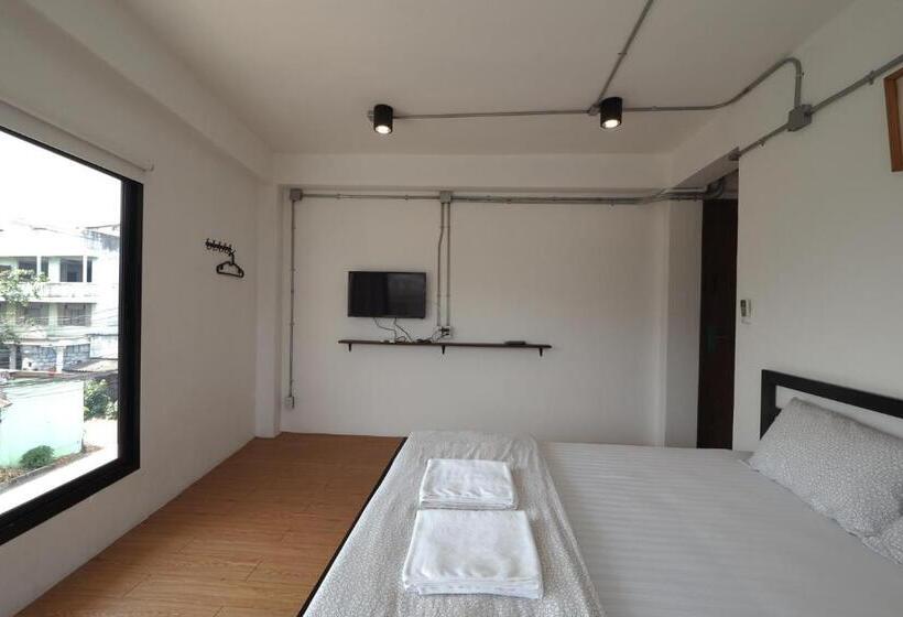 Labkoff Cafe And Hostel