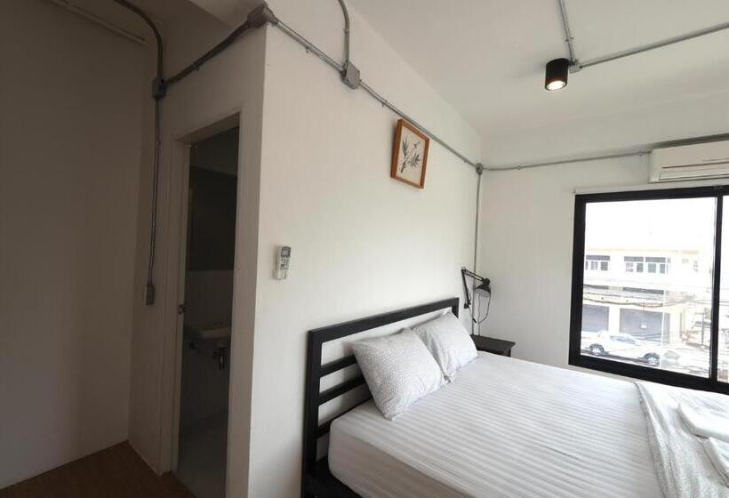 Labkoff Cafe And Hostel