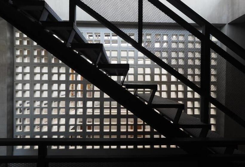 Labkoff Cafe And Hostel