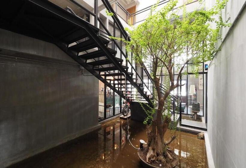 Labkoff Cafe And Hostel