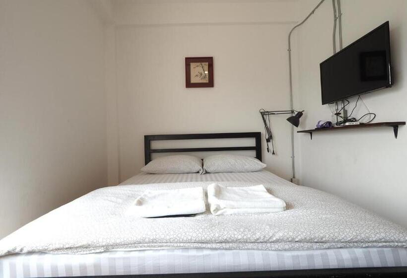 Labkoff Cafe And Hostel