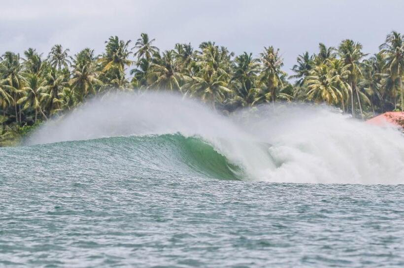 پانسیون Nias Surf Stay