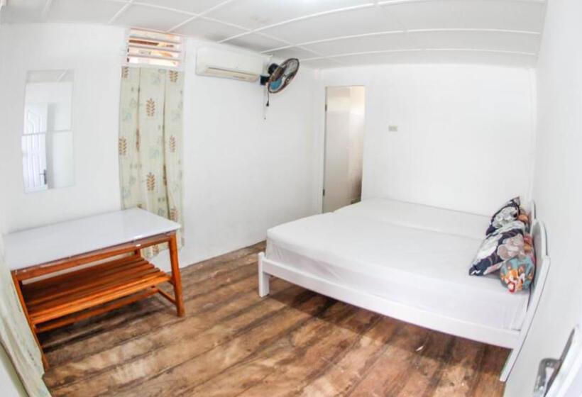 پانسیون Nias Surf Stay