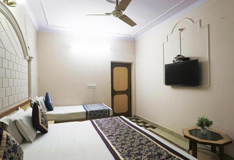 Spot On 45514 Hotel Madhu Regency