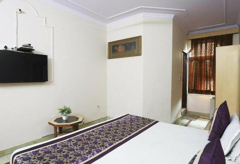 Spot On 45514 Hotel Madhu Regency