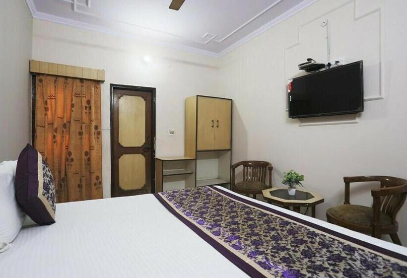 Spot On 45514 Hotel Madhu Regency