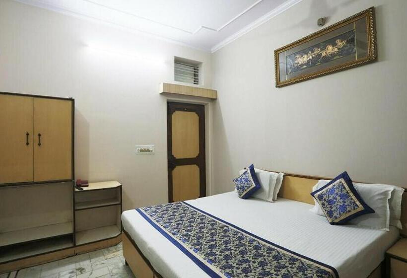 Spot On 45514 Hotel Madhu Regency