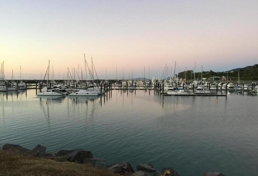 Bed and Breakfast Island Views