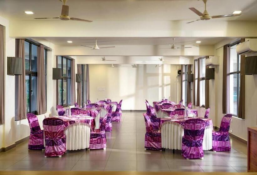 فندق Fern Tree Resort