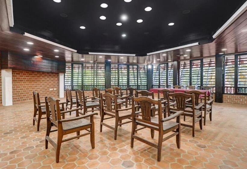 בית מלון כפרי Treebo Trend God S Own Country Ayurveda Resorts