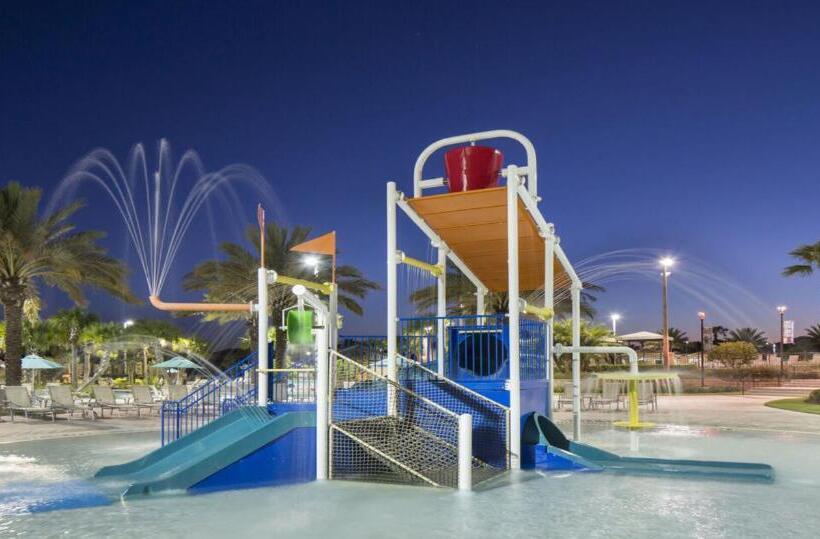 پانسیون The Darlings  Poolside Paradise