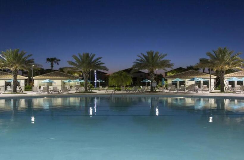 پانسیون The Darlings  Poolside Paradise