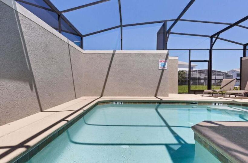 پانسیون The Darlings  Poolside Paradise