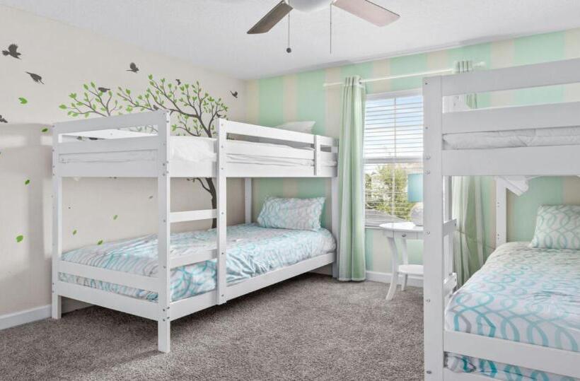 پانسیون The Darlings  Poolside Paradise