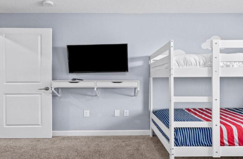 پانسیون The Darlings  Poolside Paradise