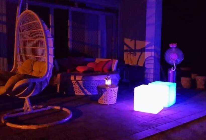 هتل Rong Shu Xia B&b